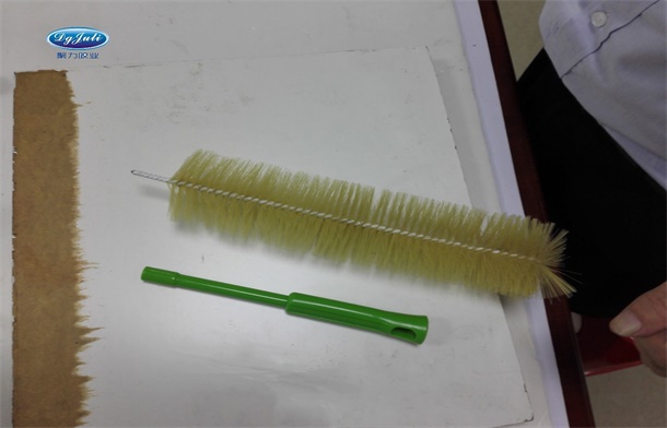  橡膠粘金屬瞬間膠水案例,使用聚厲金屬膠水粘橡膠和掃塵毛刷