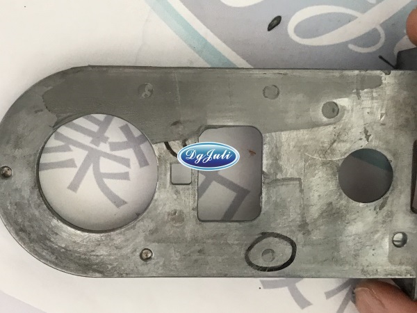 修補砂孔的膠水