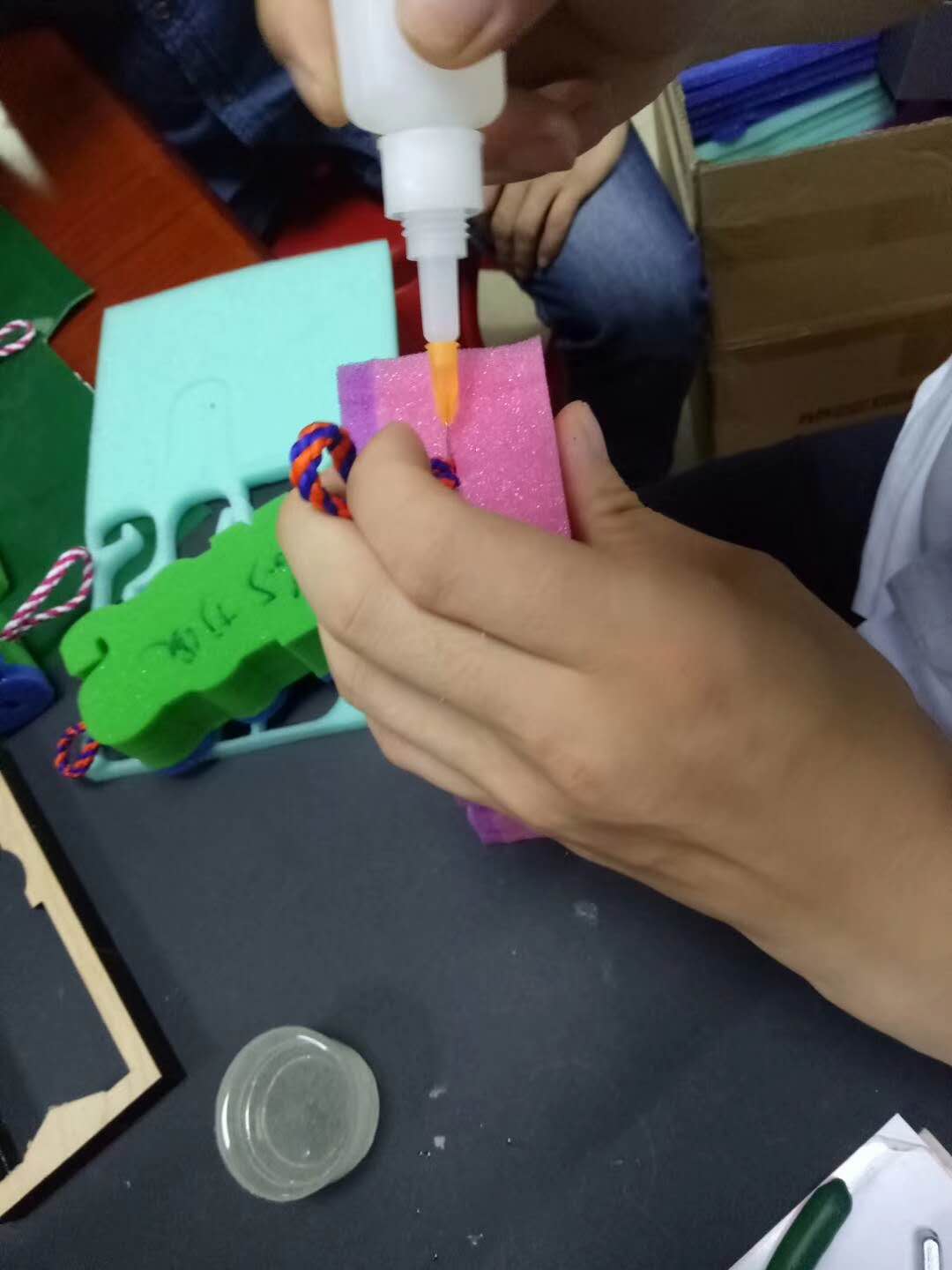 海綿用什么膠水粘 