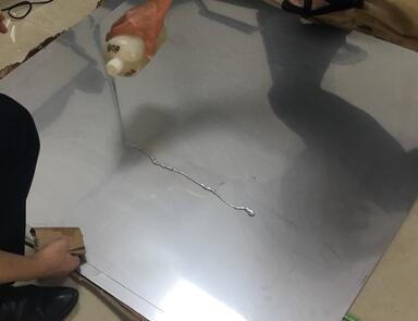 不銹鋼板用什么膠水粘？用可立面施膠的不銹鋼強力金屬膠水-聚力膠粘
