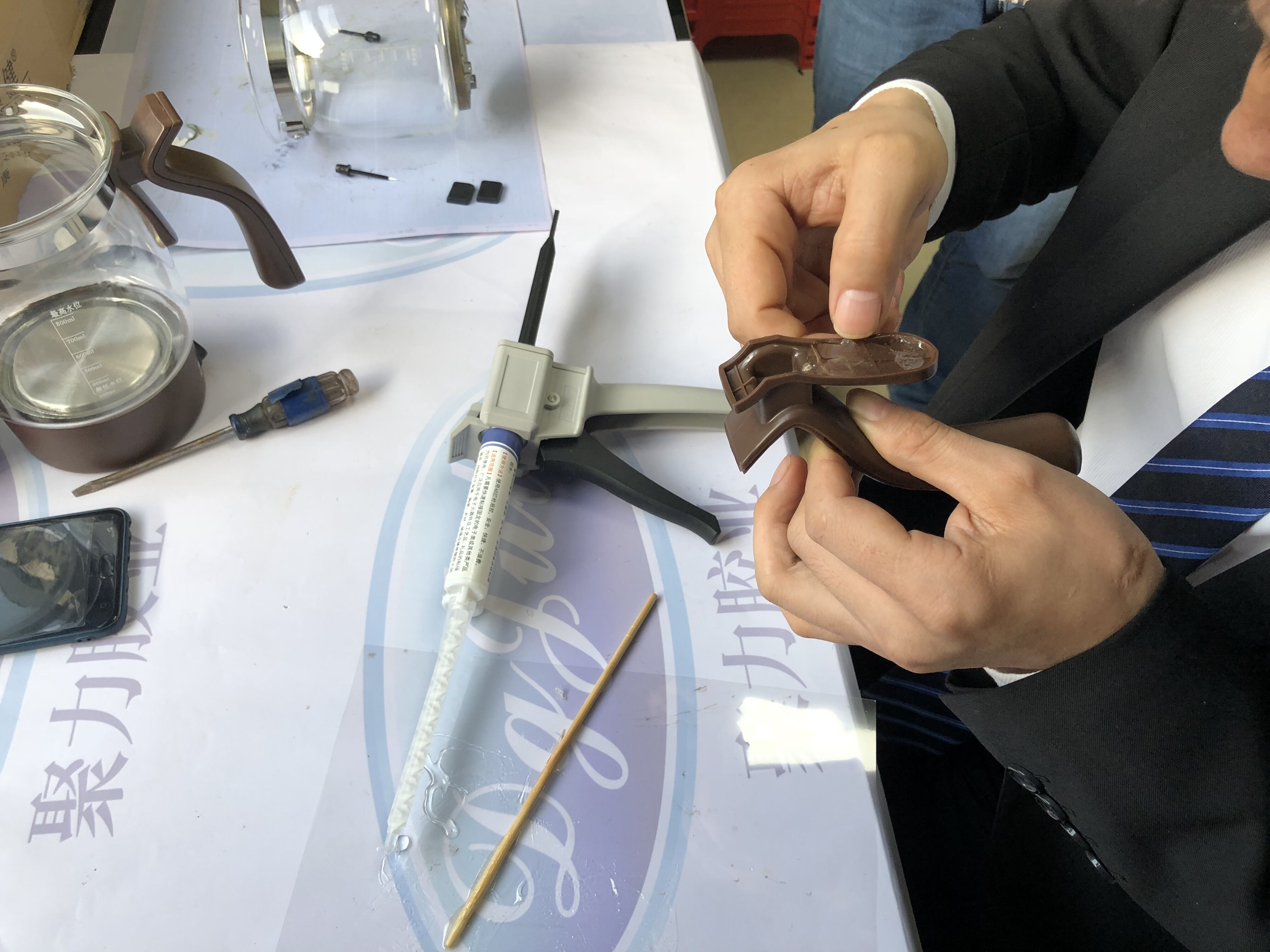 電熱壺手柄粘接