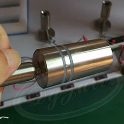 尼龍粘不銹鋼用什么膠水？采用聚厲單組分聚氨酯膠粘劑高透明無氣味效果好