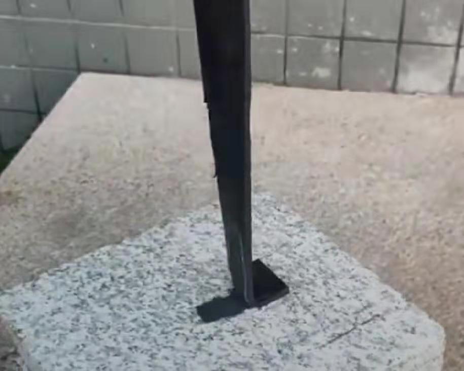 石材上粘橡膠