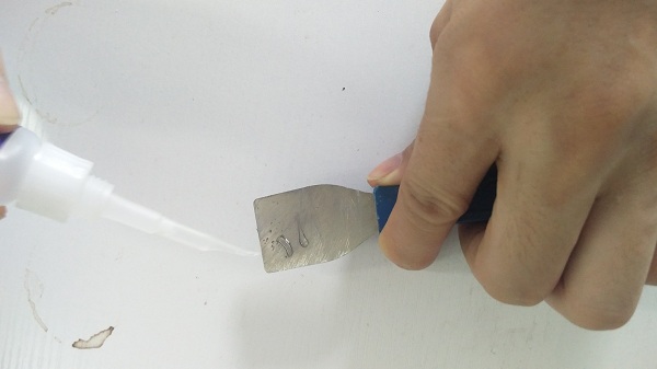 用金屬專用瞬間膠粘鐵件強度高還不發(fā)白！-聚力膠粘