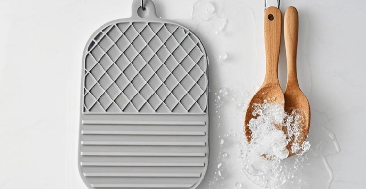 硅膠粘尼龍可以用聚厲什么膠水呢?